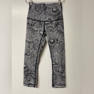 Lululemon High Times Pant
Antique Paisley White Black size 6